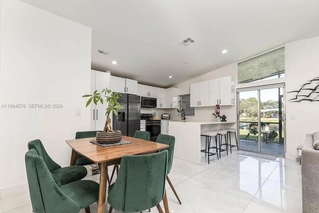 Building Photo - 518 Woodgate Cir