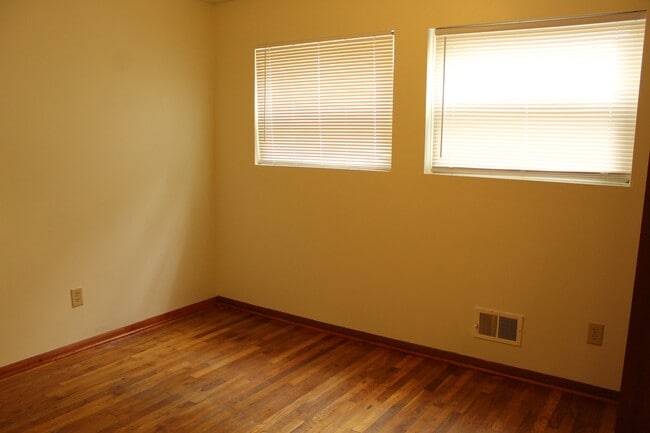 Building Photo - 3301 Scottwood Rd