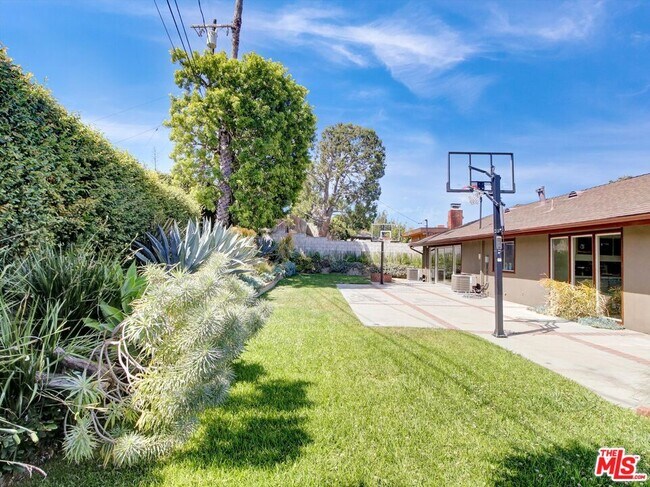 Building Photo - 6763 Radlock Ave