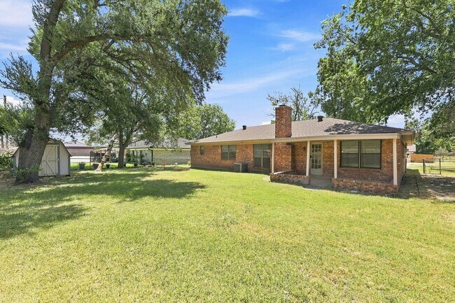 Building Photo - 3204 Denbury Dr