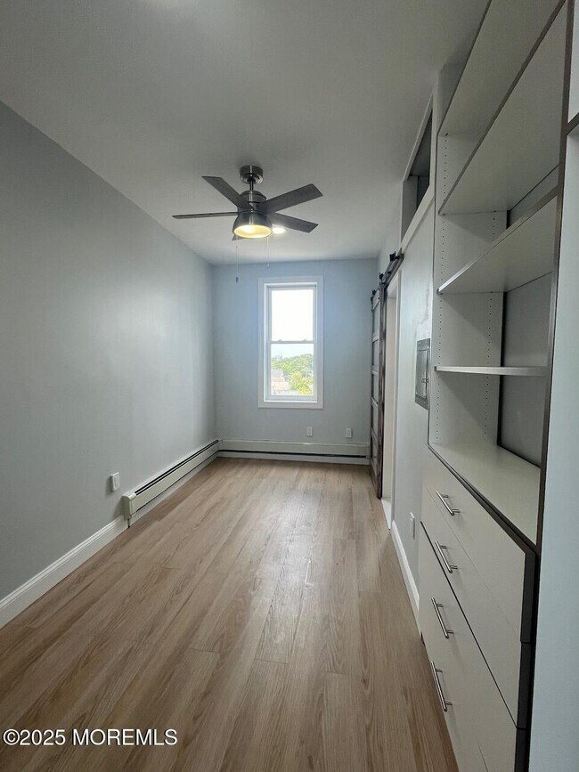 Building Photo - 201 Lareine Ave