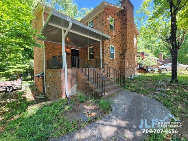 Building Photo - Spacious 3 Bed/2.5 Bath Duplex With Basement.