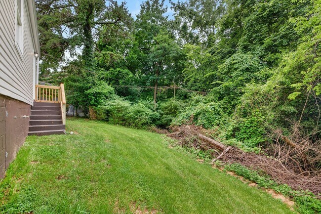 Building Photo - 1316 Sunnyview Dr