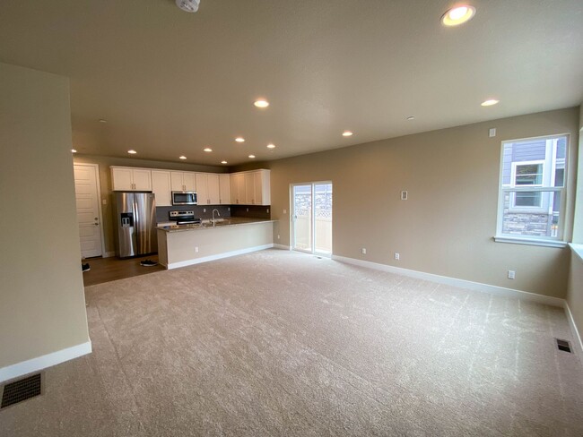 Building Photo - Stunning 4-Bedroom Duplex in Desirable Alp...