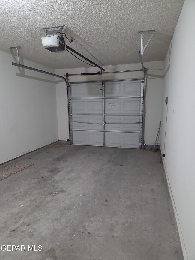 Building Photo - 2988 Tierra Cortez Ave