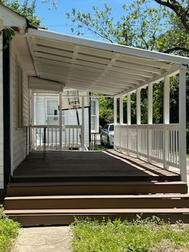 Building Photo - ***PROMOTION $100 OFF FIRST MONTHS RENT***...