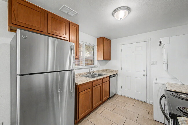 Building Photo - Garden Level 2 bedroom/1 bath for rent in Denver