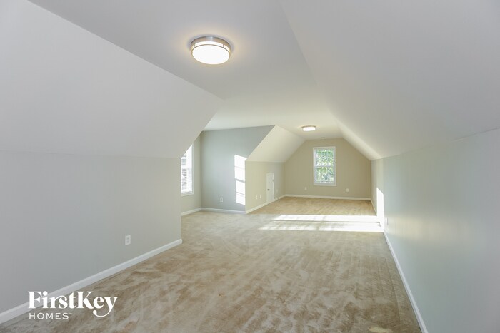 Building Photo - 162 Creekside Bluff