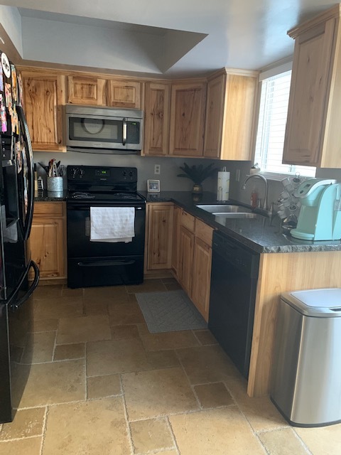 Kitchen - granite countertops - 2600 Brookside Dr