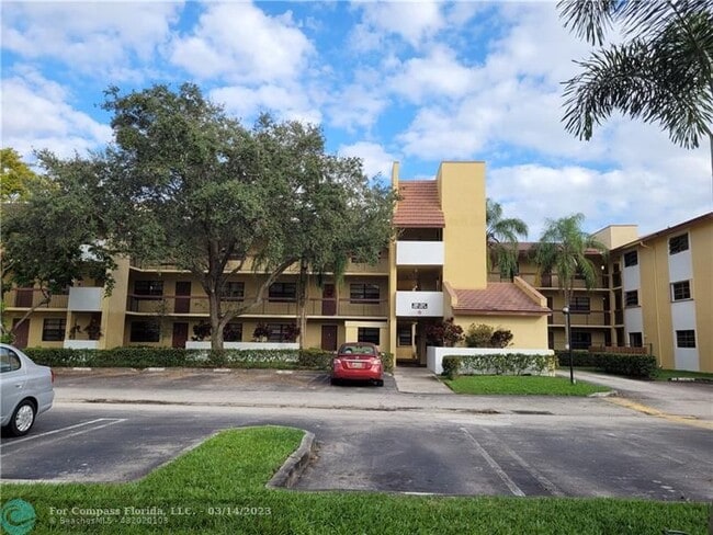 Building Photo - 2027 Coral Ridge Dr