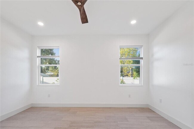 Building Photo - 2727 W Chestnut St