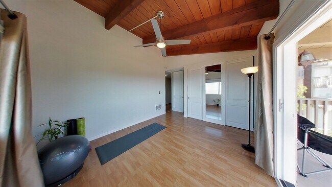 Corner bedroom interior - 6542 Ocean Crest Dr