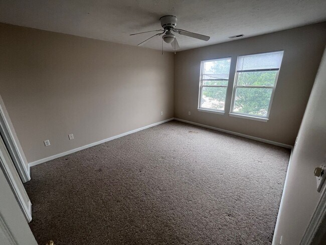 Building Photo - 3 Bedroom, 2.5 Bathroom Duplex