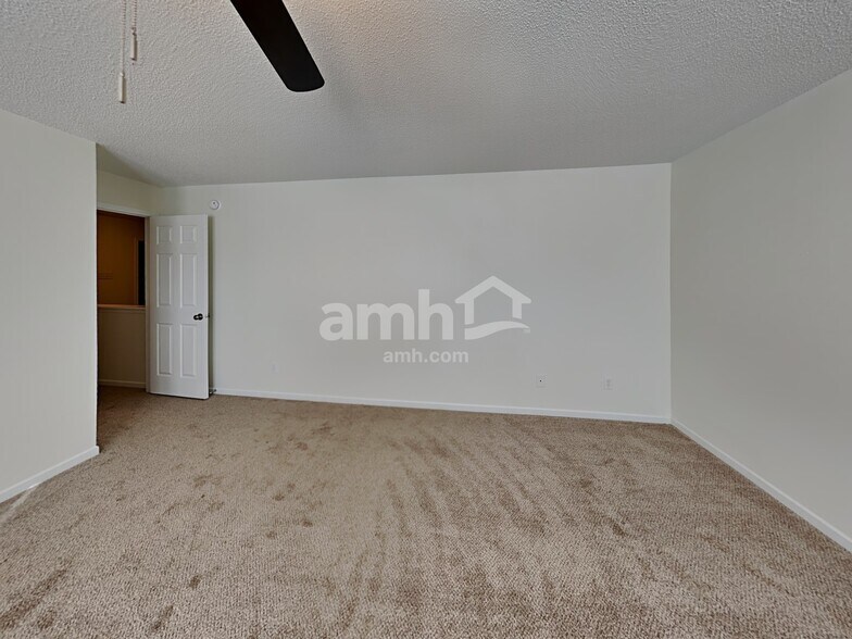 Building Photo - 2142 Olympia Dr