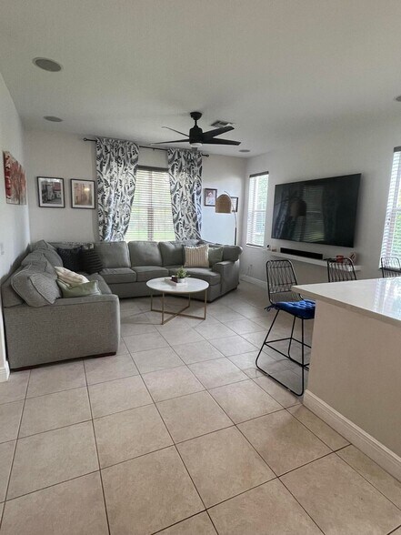 Building Photo - 180 Seminole Lakes Dr