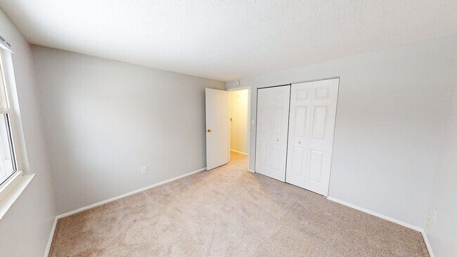 Building Photo - 2862 Chatsworth Way