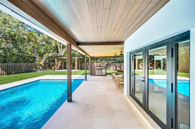 Building Photo - 11340 SW 74th Ct