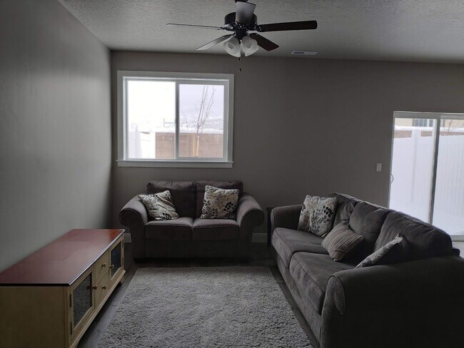 Building Photo - 404 W 1325 N