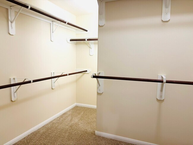 Building Photo - 8525 Sunset Loch Dr