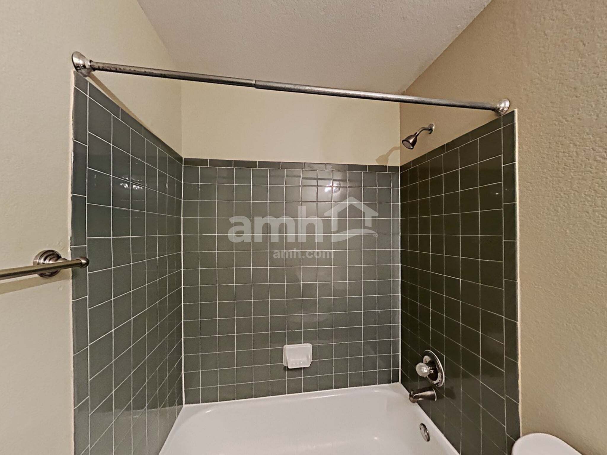 Building Photo - 10339 Manor Crk