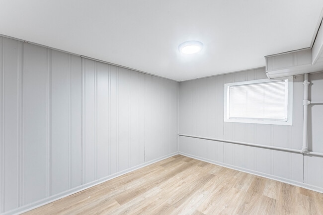 Building Photo - 2557 N Lockwood Ave