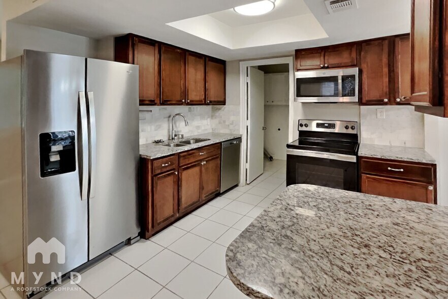 Building Photo - 7413 Waterway Dr