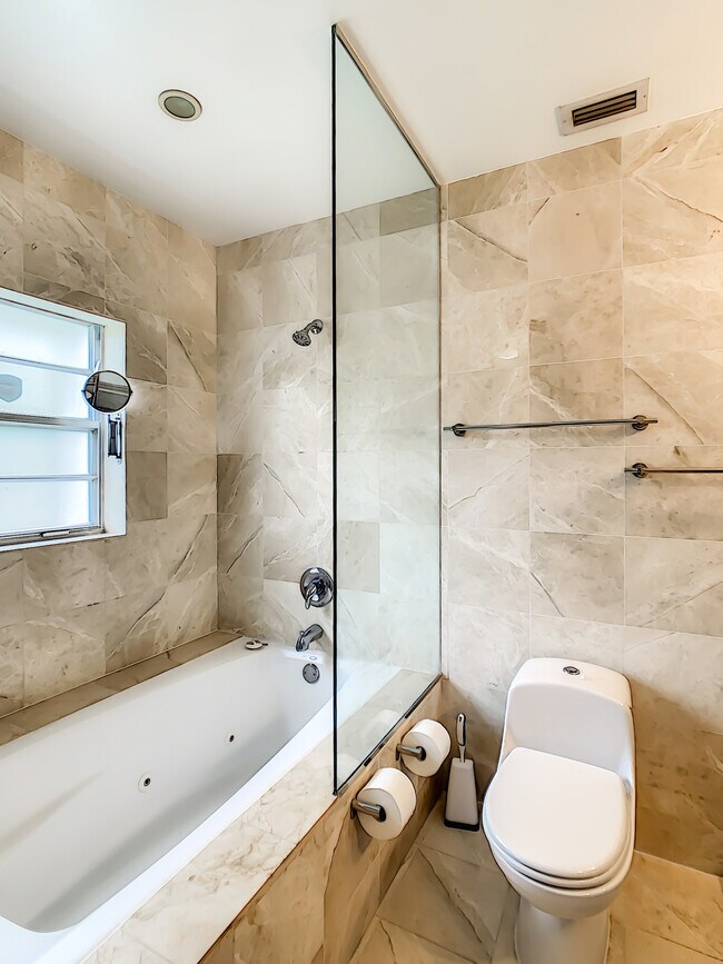 Building Photo - 160 NW 101st St