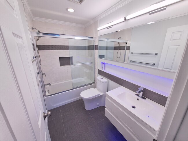 Building Photo - 238 Skyview Dr