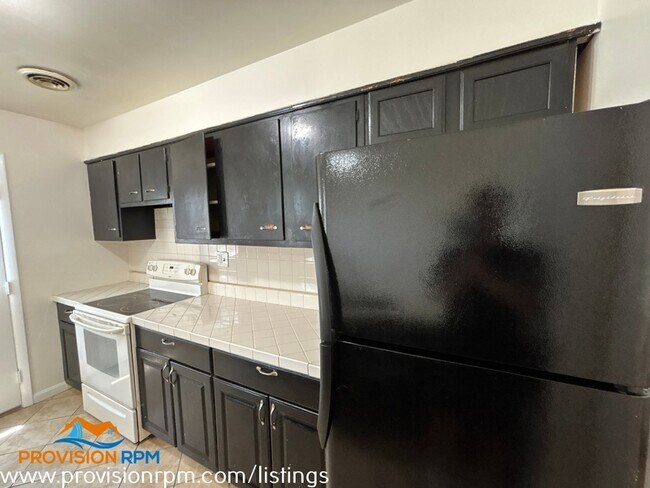Building Photo - 5138 Clacton Ave
