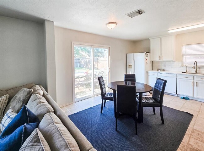 Building Photo - 32347 Hunter Park Ct