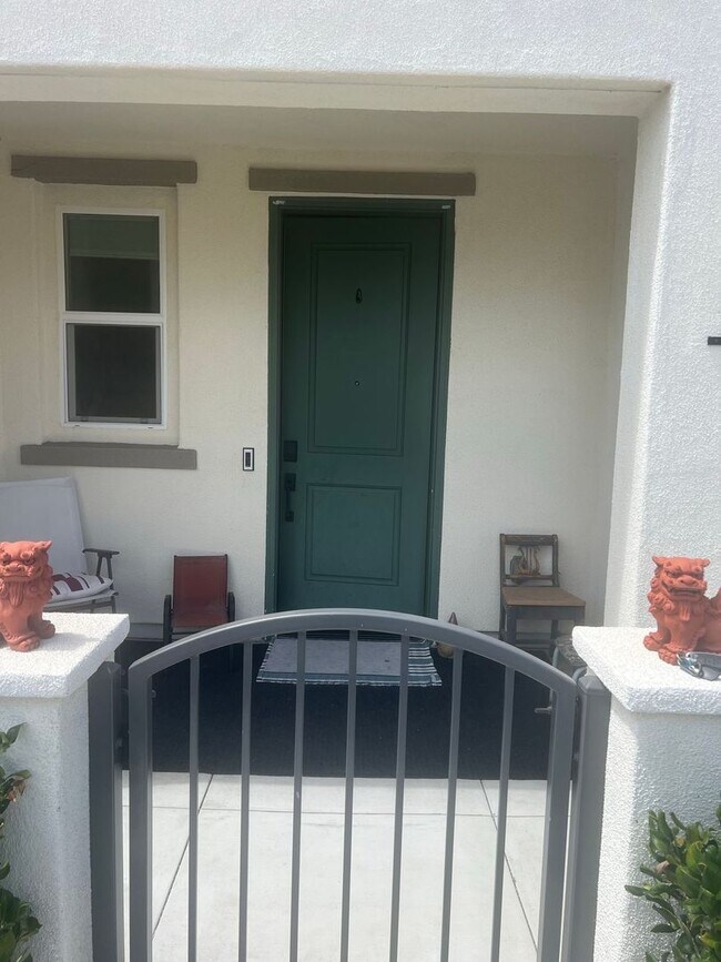 Building Photo - Beautiful 4 bedroom Condo in Oceanside