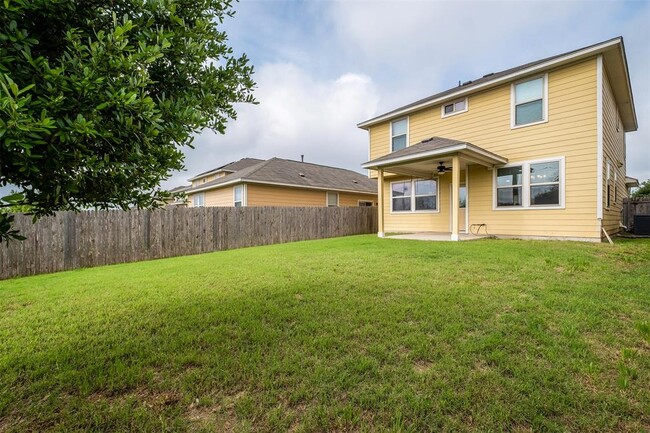 Building Photo - 504 Twisted Oaks Ln