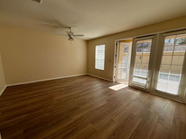Building Photo - 12856 Salomon Cove Dr