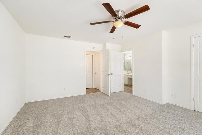 Building Photo - 9410 Calwood Cir