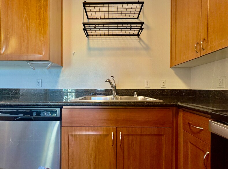 Building Photo - 1121 40th St