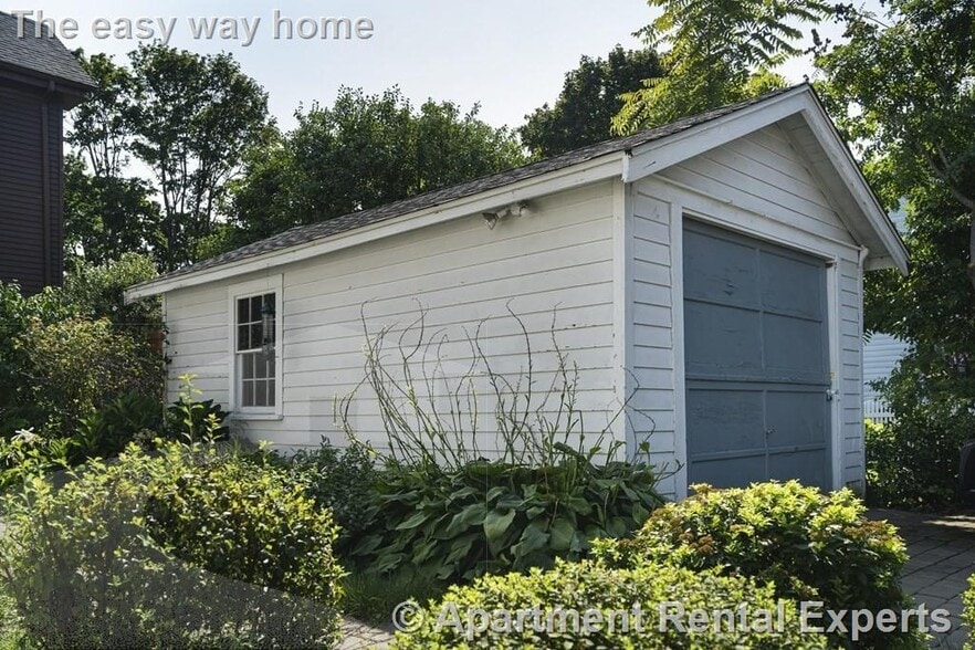 Building Photo - 128 Holworthy St