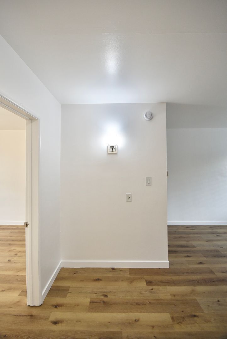 Building Photo - 10645 Valley Spring Ln