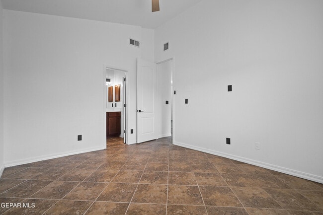 Building Photo - 14696 Jesus Almeida