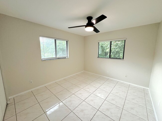 Building Photo - ** NORTH NAPLES ** 3 BED / 2 BATH - FENCED YARD - NO HOA! - PET OK - ANNUAL RENTAL