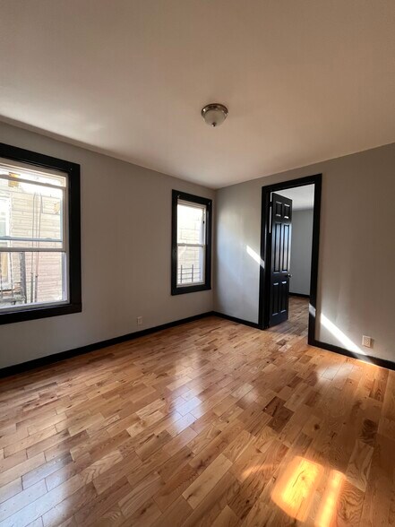 Building Photo - 221 Duncan Ave