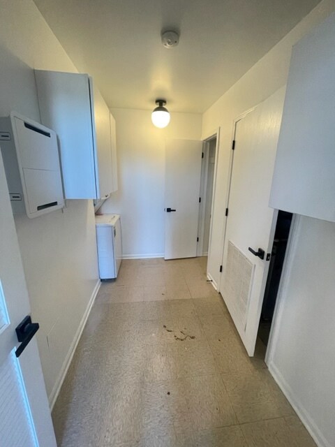 Building Photo - 651 N Paulina St