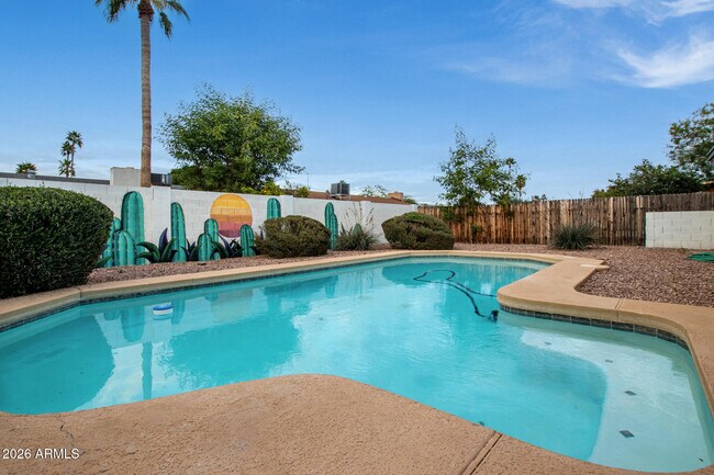 Building Photo - 2424 W Portobello Ave