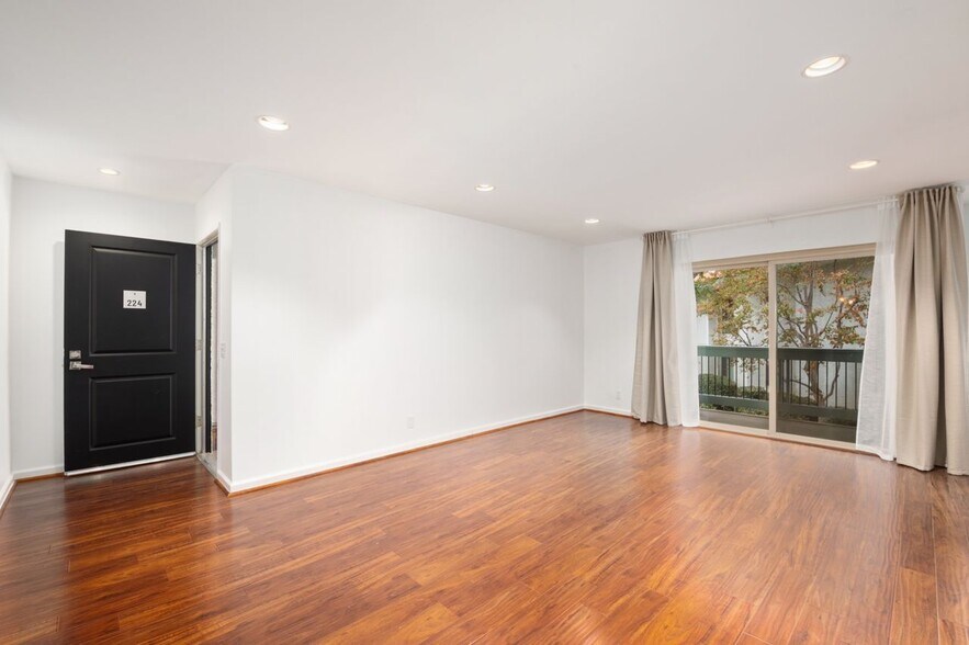 Building Photo - 4732 Park Granada