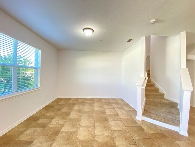 Building Photo - 6558 S Goldenrod Rd