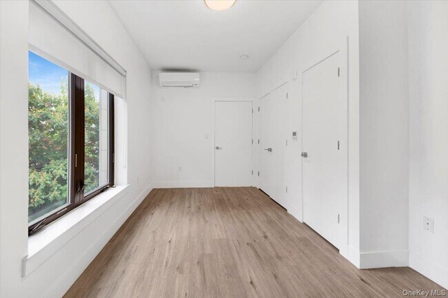 Building Photo - 525 N MacQuesten Pkwy