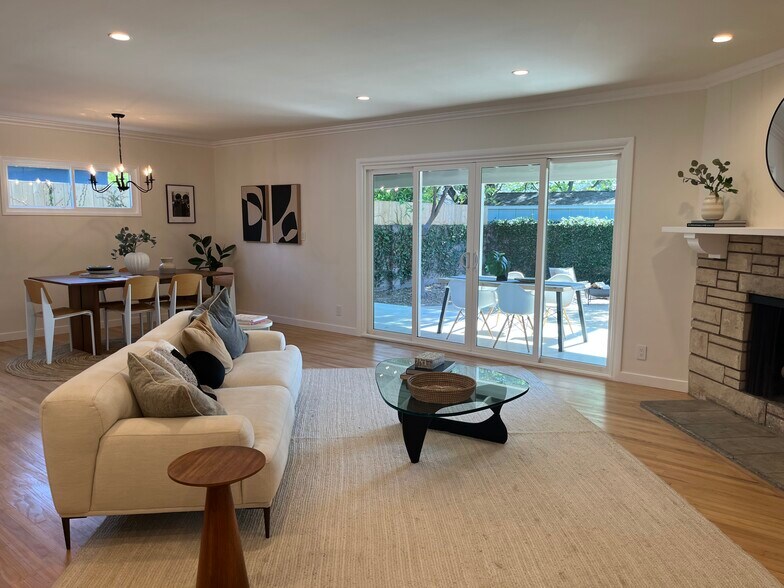 Building Photo - 6945 Cedros Ave