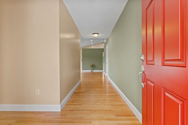 Building Photo - Delightful 3-Bedroom, 2-Bathroom with Fenc...