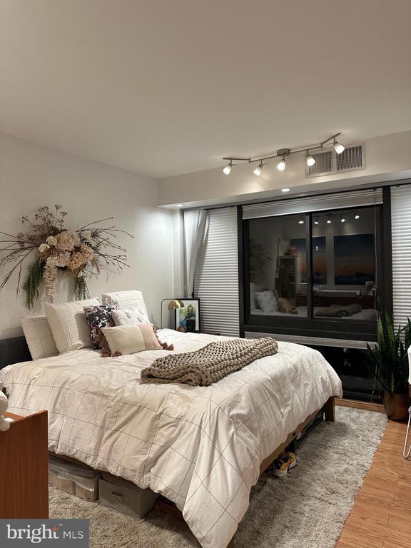 Building Photo - 1530 Key Blvd