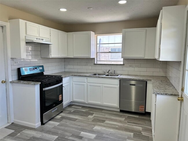 Building Photo - 3822 Ebbtide Dr