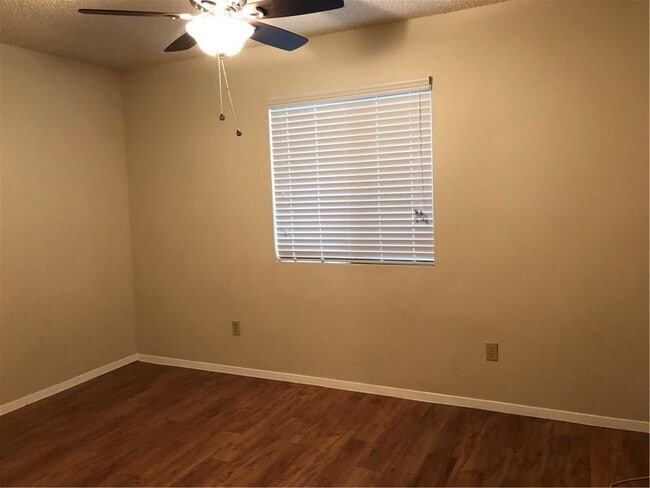Building Photo - 6907 Woodhue Dr